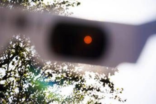 Eclissi di sole oggi 12 agosto, da Milano a Roma e Palermo: orario migliore per vederla città per città