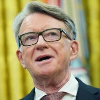 Caso Epstein, arrestato l'ex ambasciatore britannico in Usa Peter Mandelson