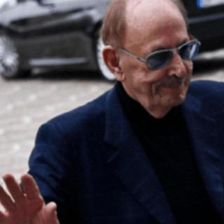 Impazza il risiko editoria, Angelucci sale al 65% de Il Giornale: Del Vecchio e Gedi in movimento Impazza il risiko editoria, Angelucci sale al 65% de Il Giornale: Del Vecchio e Gedi in movimento