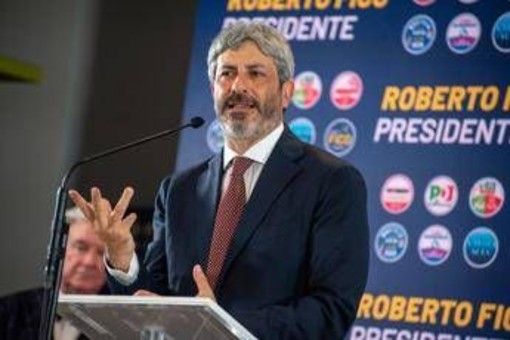 Campania, Roberto Fico proclamato presidente della Regione: "Il faro sarà l'etica pubblica" Campania, Roberto Fico proclamato presidente della Regione: "Il faro sarà l'etica pubblica"