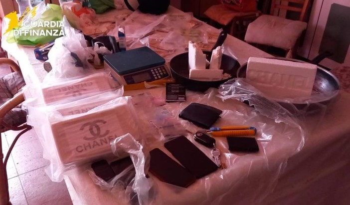 Sequestrata cocaina per 1 milione di euro, cinque arresti nel cosentino Sequestrata cocaina per 1 milione di euro, cinque arresti nel cosentino