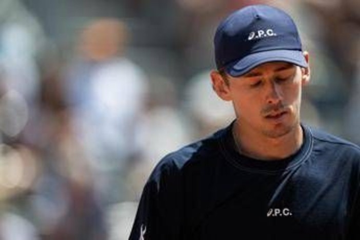 Gli Internazionali e i tifosi-scommettitori: furia De Minaur, la Federazione minaccia il 'Daspo'