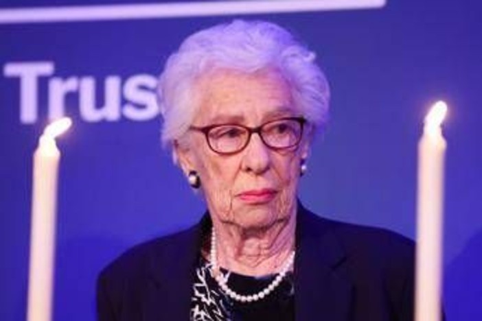 Addio a Eva Schloss, amica d'infanzia e sorellastra di Anne Frank