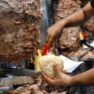 Prezzo del kebab preoccupa la Germania, impennata diventa questione politica