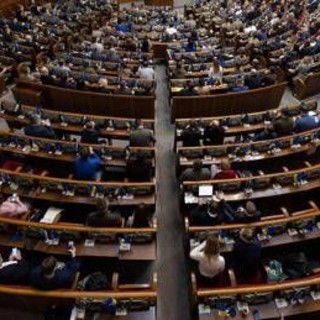 Ucraina, nuovo scandalo corruzione scuote Kiev: alcuni deputati incriminati per aver venduto voti