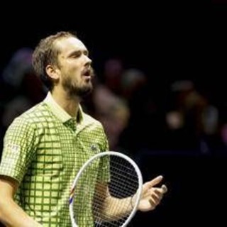 Medvedev, show a Rotterdam contro... le palline