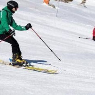 Sci, casco obbligatorio per tutti: da quando e cosa rischia chi non lo indossa