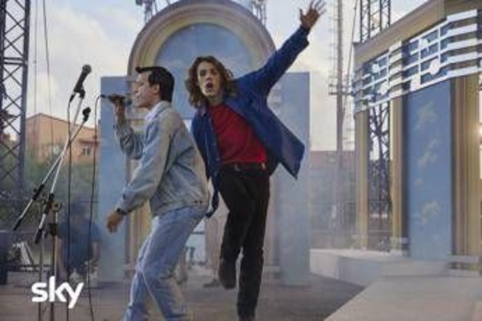 Hanno ucciso l'uomo ragno, stasera la serie tv sugli 883 in chiaro