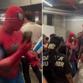 Spider-Man, fuga dal cinema per flatulenza killer: scappa anche l'Uomo Ragno