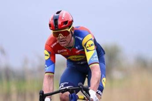 Giro d'Italia, Pedersen vince la terza tappa e torna in maglia rosa