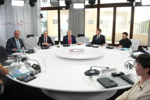 Ucraina-Russia, Trump: "Parlato con Zelensky e Putin, qualcosa sta per succedere" Ucraina-Russia, Trump: "Parlato con Zelensky e Putin, qualcosa sta per succedere"