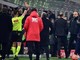 Tocco di mano in area rossonera, proteste e Allegri espulso: caos nel finale di Milan-Lazio