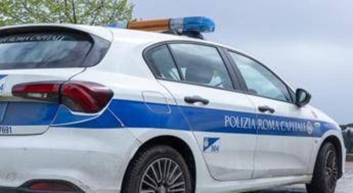 Roma, esplosione in casa in centro storico: un ferito Roma, esplosione in casa in centro storico: un ferito