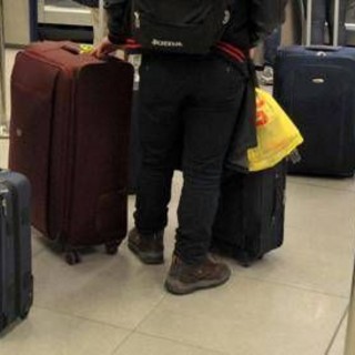 Oro e gioielli all'aeroporto, sequestro da 2 milioni a Manchester Oro e gioielli all'aeroporto, sequestro da 2 milioni a Manchester