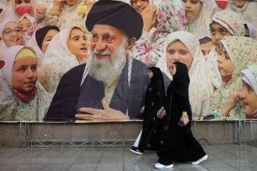 Khamenei, chi è l'uomo diventato ayatollah in una notte Khamenei, chi è l'uomo diventato ayatollah in una notte