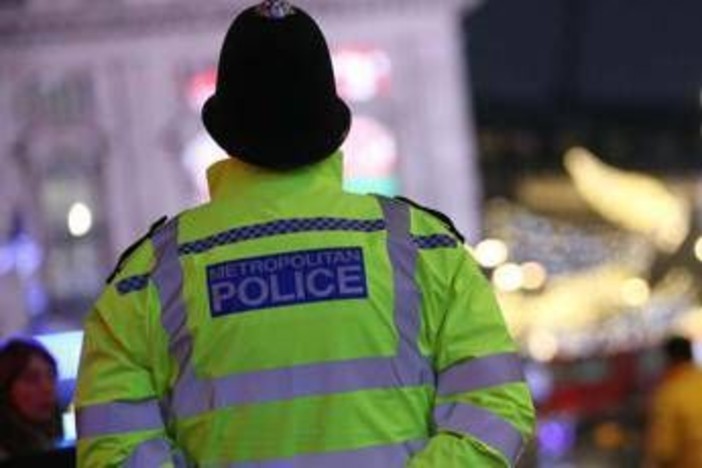 Ladri rubano auto con dentro carrozzina, poi la restituiscono a bimba disabile