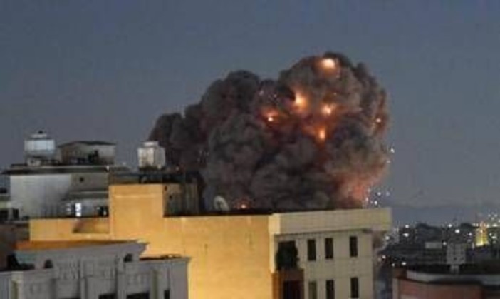 Iran, la minaccia dei Pasdaran agli Usa: "Apple, Google e Meta nel mirino se uccisi altri esponenti di vertice" Iran, la minaccia dei Pasdaran agli Usa: "Apple, Google e Meta nel mirino se uccisi altri esponenti di vertice"