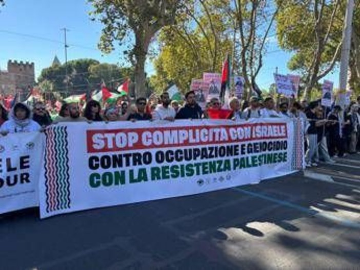 "Stop genocidio", a Roma la grande manifestazione per Gaza "Stop genocidio", a Roma la grande manifestazione per Gaza