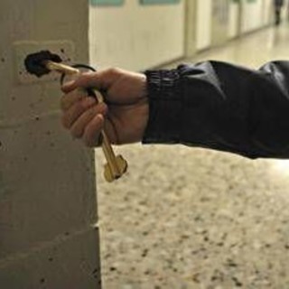 Carceri, La Russa lancia nuovo appello: &quot;Si pensi a mini-indultino entro Natale&quot;