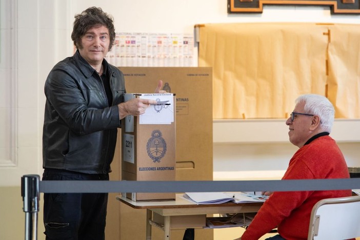 Argentina, Milei vince le elezioni di metà mandato con oltre il 40% Argentina, Milei vince le elezioni di metà mandato con oltre il 40%