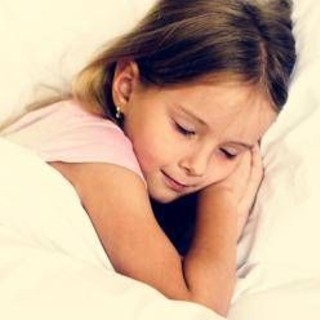 Melatonina e bambini, ecco dose e orario ideali per il sonno