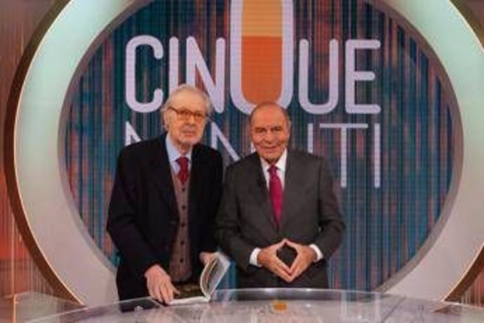 Vittorio Sgarbi torna in tv, lo psichiatra: “Un messaggio di speranza per chi lotta con la depressione” Vittorio Sgarbi torna in tv, lo psichiatra: “Un messaggio di speranza per chi lotta con la depressione”