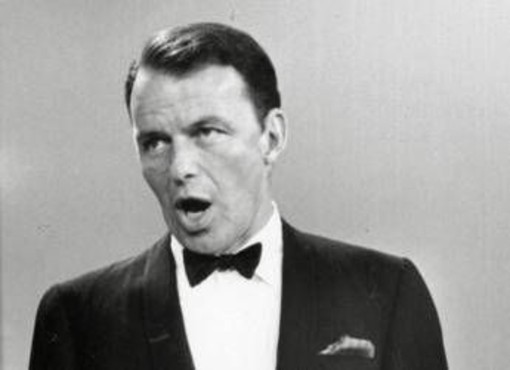 Frank Sinatra superdotato? Paul Anka e quelle volte insieme in sauna: ecco la verità