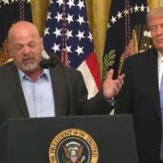 Trump, show alla Casa Bianca con la star di 'Affari di famiglia'