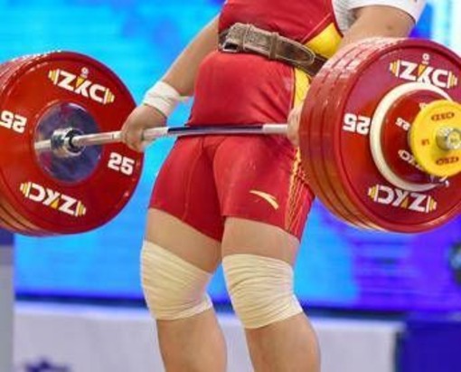 La donna più forte del mondo è un uomo? Bufera sul titolo Strongwoman