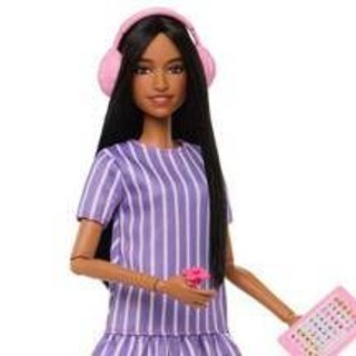 Mattel lancia la prima Barbie con autismo, ha cuffie antirumore e spinner antistress
