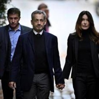 Sarkozy in carcere da oggi: "Sono innocente, verità trionferà" Sarkozy in carcere da oggi: "Sono innocente, verità trionferà"
