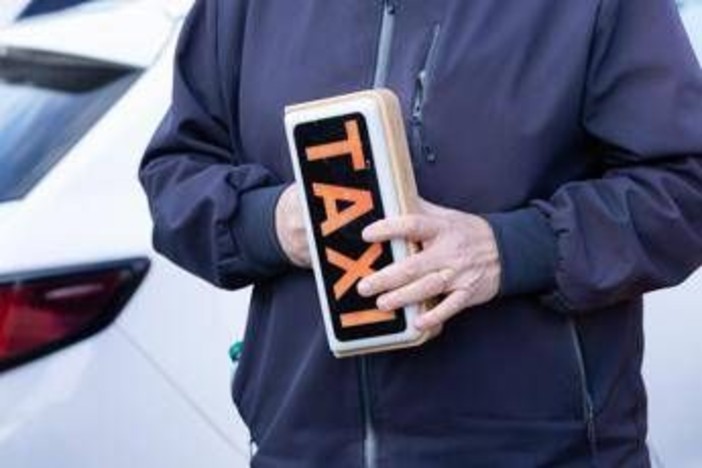 Uber, archiviata la causa dei tassisti a Londra: chiedevano risarcimento da oltre 400 milioni di euro Uber, archiviata la causa dei tassisti a Londra: chiedevano risarcimento da oltre 400 milioni di euro
