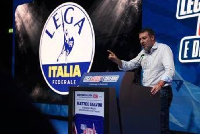 Lega, Salvini: "Se mi confermate segretario andrò in cdm a dire basta a soldi e armi all'Ucraina"