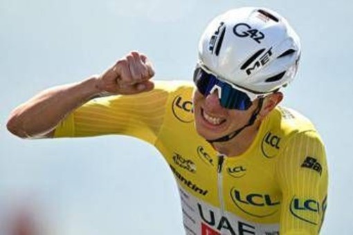 Tour de France, Pogacar domina cronoscalata e consolida maglia gialla