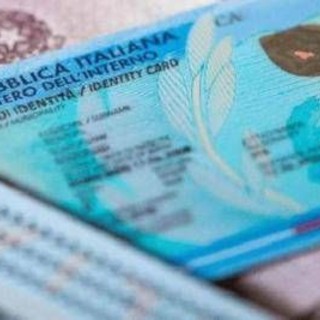 Carta d'identità 'a vita' per gli over 70, la norma è ufficiale: come funziona e chi ne ha diritto