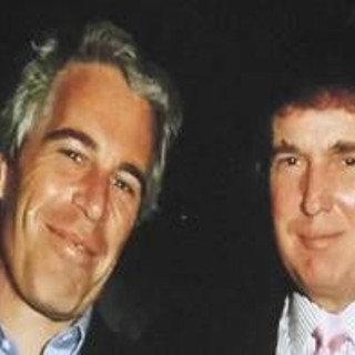Usa, pubblicate le mail di Epstein: "Trump ha trascorso ore a casa mia" con una delle vittime Usa, pubblicate le mail di Epstein: "Trump ha trascorso ore a casa mia" con una delle vittime