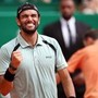 Berrettini travolge Medvedev a Montecarlo e si 'scusa' con... Carlo Verdone. Cos'è successo