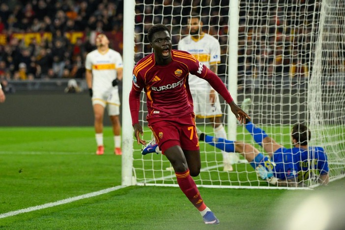 Una rete di Vaz piega il Lecce, la Roma vince 1-0 e aggancia la Juve Una rete di Vaz piega il Lecce, la Roma vince 1-0 e aggancia la Juve