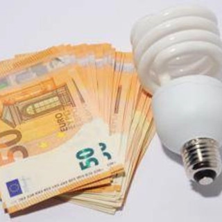 Bollette luce, nel secondo trimestre -2,4% per clienti vulnerabili in maggior tutela