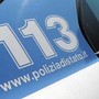 Roma, tenta di investire due agenti in autostrada: bloccato dopo 18 km sul raccordo Roma, tenta di investire due agenti in autostrada: bloccato dopo 18 km sul raccordo