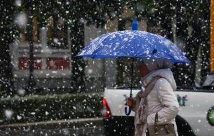 Meteo, arriva la svolta fredda: mite fino al weekend, ma poi tornano pioggia e neve