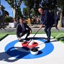 Curling senza ghiaccio al Colosseo: a Colle Oppio lo sport diventa spettacolo e inclusione