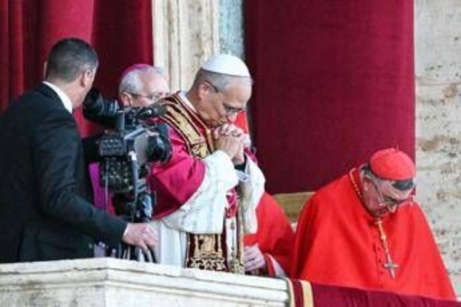 &quot;Pace disarmata e disarmante&quot;, il primo discorso di Leone XIV