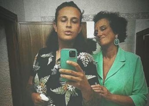 Uccide moglie e figlio a fucilate, il post del ragazzo: "Per mio padre meglio morto che gay"