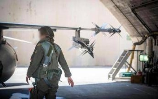 Quel femminismo targato "F-16": donne in guerra per le donne