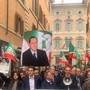 Riforma della giustizia, Forza Italia festeggia in piazza con maxi foto di Berlusconi: "Vittoria storica" Riforma della giustizia, Forza Italia festeggia in piazza con maxi foto di Berlusconi: "Vittoria storica"