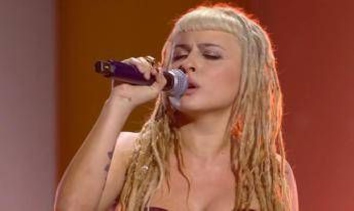 Sanremo, emozione per l'omaggio ad Ornella Vanoni: la nipote canta 'Eternità'