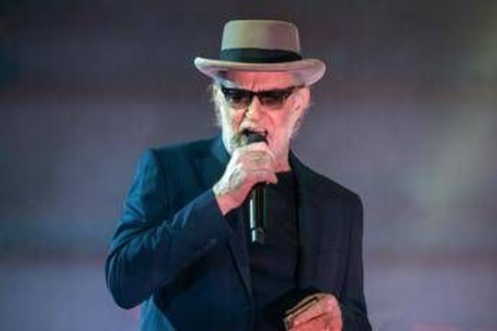 De Gregori: "Non faccio proclami sul palco, imbarazzo per chi lo fa" De Gregori: "Non faccio proclami sul palco, imbarazzo per chi lo fa"