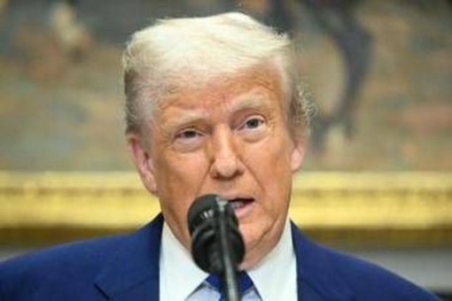 Iran, Trump: &quot;Sostegno a Israele, ora Teheran faccia un accordo prima che sia tardi&quot;