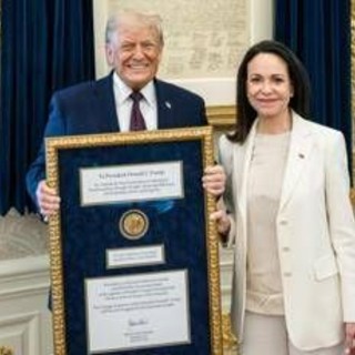 Machado: "Ho dato Nobel a Trump perché se lo merita". Ma il web lo prende in giro